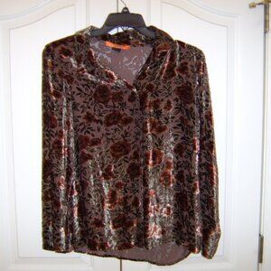 This is a NEW Gorgeous Notatons Womens White and Black Striped Pullover top Size
